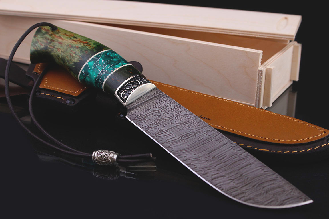 Hunting Knife "Medved". Damascus Steel. Maple Wood Wart. Melchior Bolster